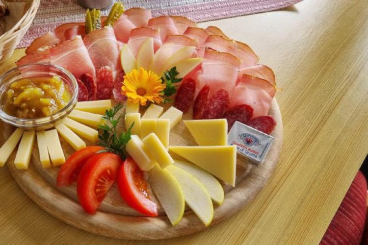 Gemischte Platte Speck und Käse