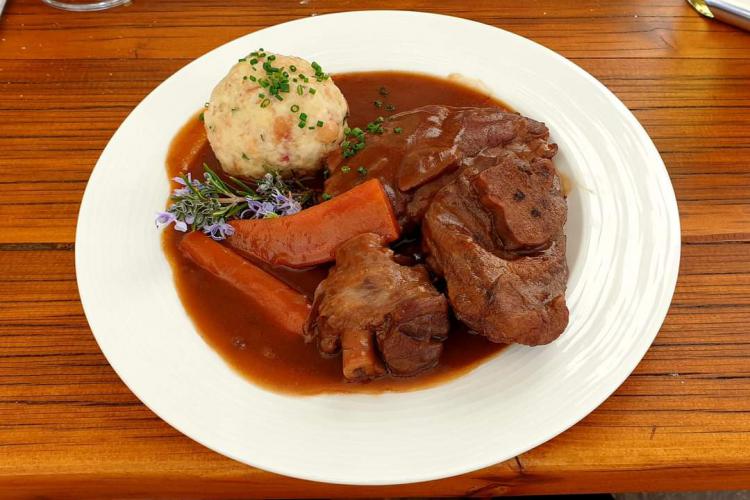 Lammbraten mit Knödel